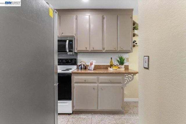 31131 Alvarado Niles Rd, Union City, CA 94587