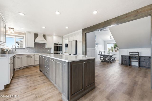 1681 N Farm Meadow Road, Farmington, UT 84025