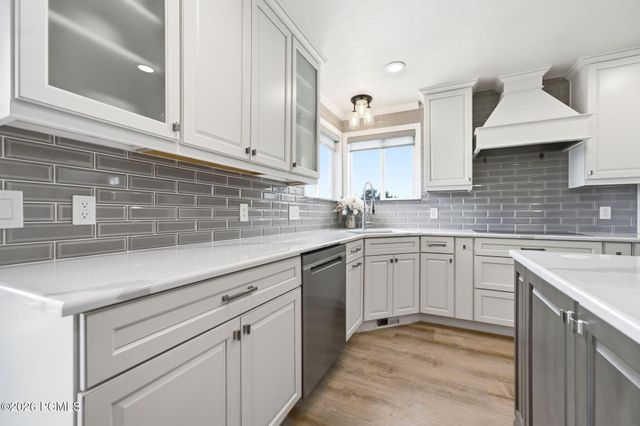 1681 N Farm Meadow Road, Farmington, UT 84025