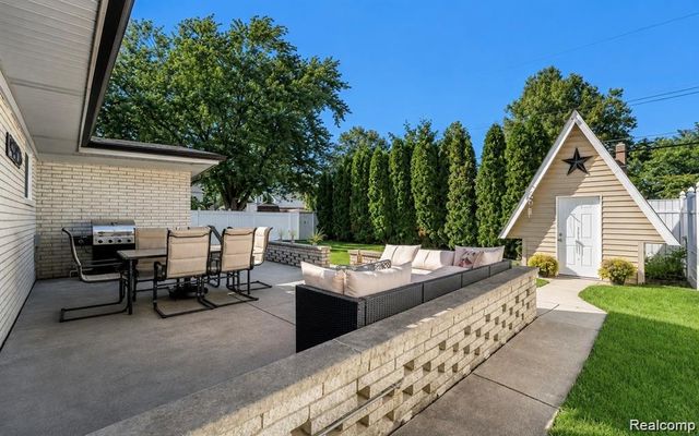 13167 Kozak Drive, Sterling Heights, MI 48312