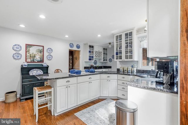 1445 GEORGIAN DR, Moorestown, NJ 08057