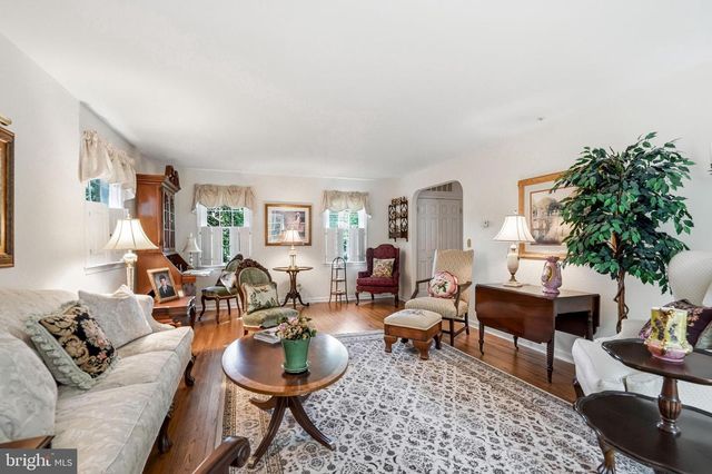 1445 GEORGIAN DR, Moorestown, NJ 08057