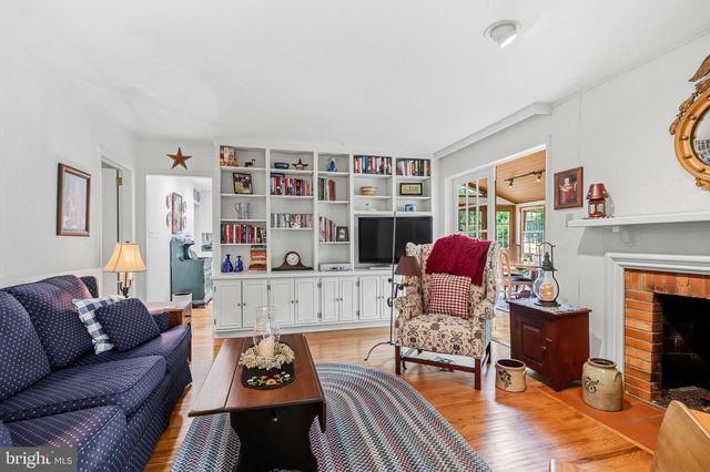 1445 GEORGIAN DR, Moorestown, NJ 08057