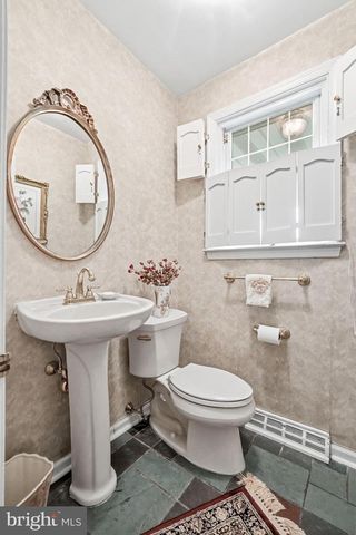 1445 GEORGIAN DR, Moorestown, NJ 08057