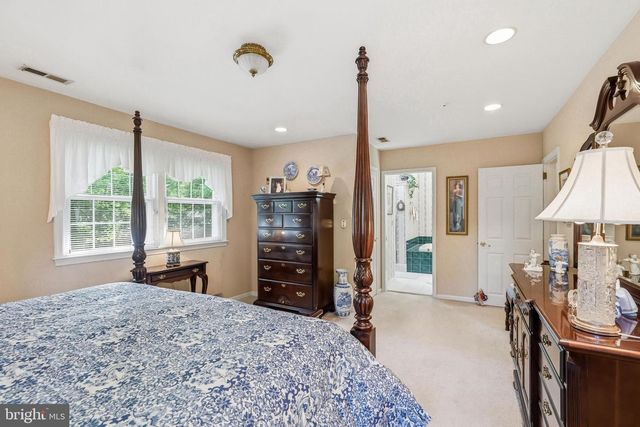1445 GEORGIAN DR, Moorestown, NJ 08057
