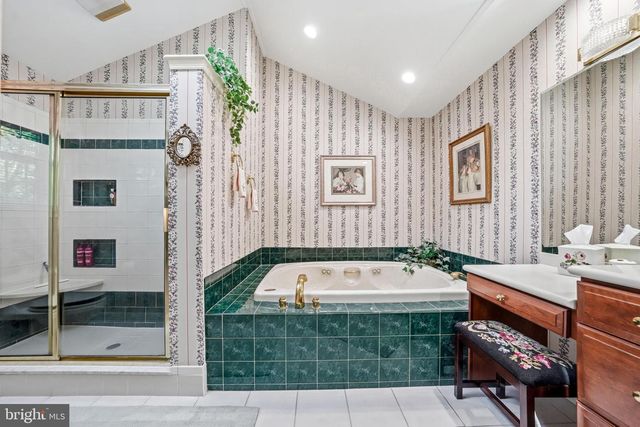 1445 GEORGIAN DR, Moorestown, NJ 08057
