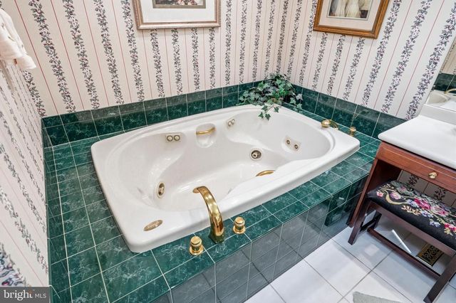 1445 GEORGIAN DR, Moorestown, NJ 08057