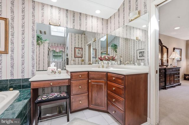 1445 GEORGIAN DR, Moorestown, NJ 08057