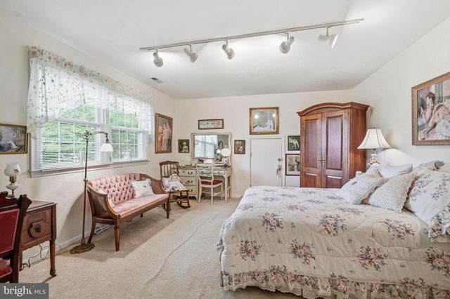 1445 GEORGIAN DR, Moorestown, NJ 08057