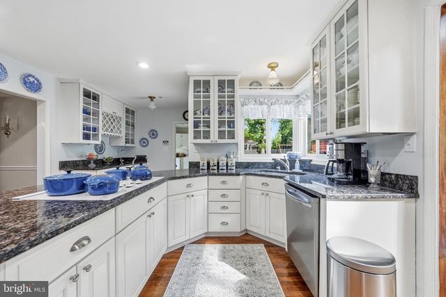 1445 GEORGIAN DR, Moorestown, NJ 08057