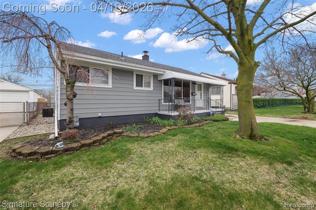 842 Schuman Street, Garden City, MI 48135