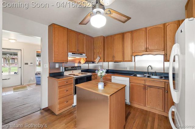 842 Schuman Street, Garden City, MI 48135