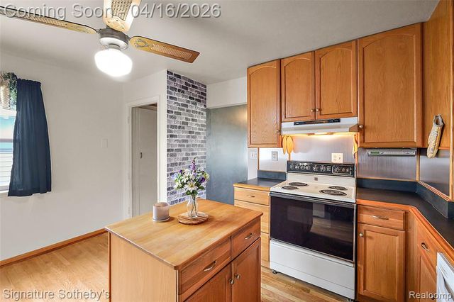 842 Schuman Street, Garden City, MI 48135