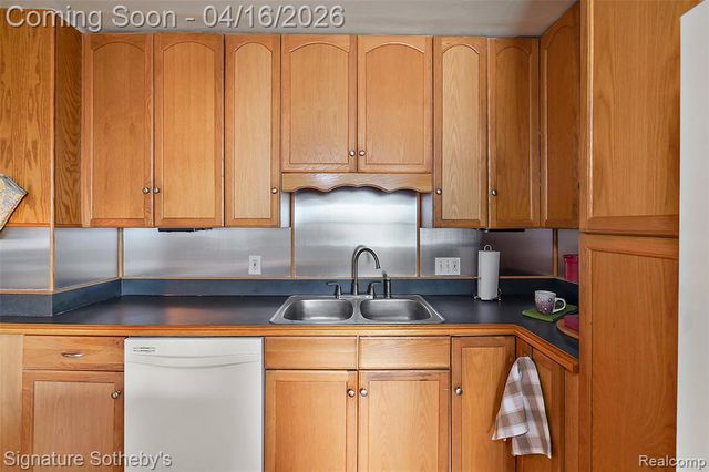 842 Schuman Street, Garden City, MI 48135