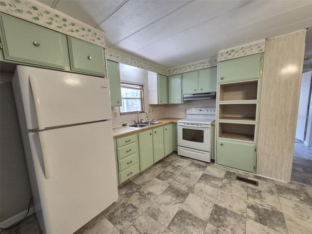 18565 SE 24TH LANE, Ocklawaha, FL 32179