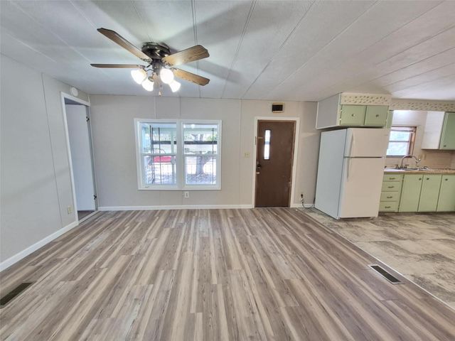 18565 SE 24TH LANE, Ocklawaha, FL 32179