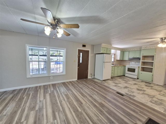 18565 SE 24TH LANE, Ocklawaha, FL 32179