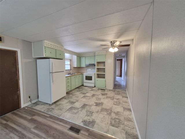 18565 SE 24TH LANE, Ocklawaha, FL 32179