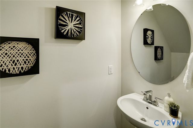 6819 Dales Pony Dr, Moseley, VA 23120