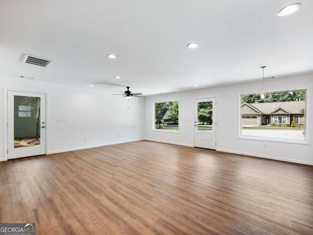 8083 Beachwood Drive, Murrayville, GA 30564