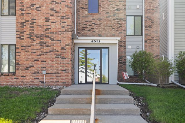 4821 86th Street 21, Urbandale, IA 50322