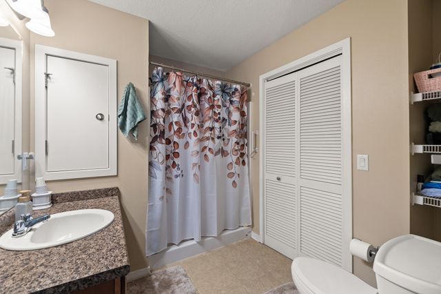 4821 86th Street 21, Urbandale, IA 50322