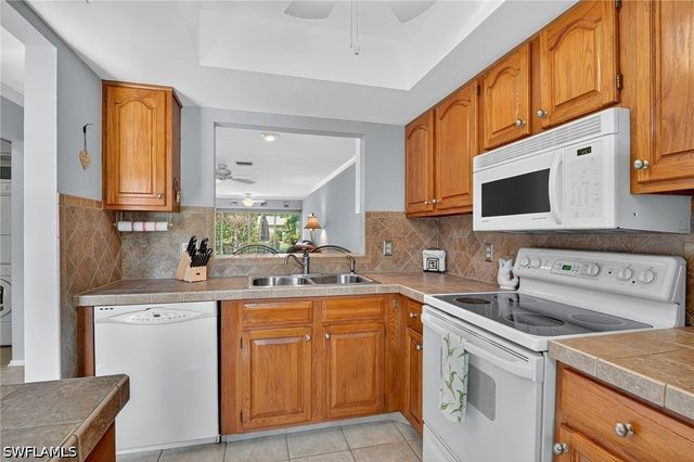 1009 Pine Isle LN 1009, Naples, FL 34112