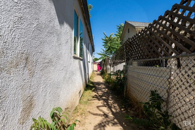 141 Augusta Street, Bakersfield, CA 93307