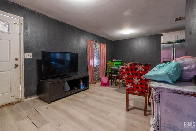 141 Augusta Street, Bakersfield, CA 93307