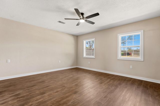 5015 16th Street, Lubbock, TX 79416