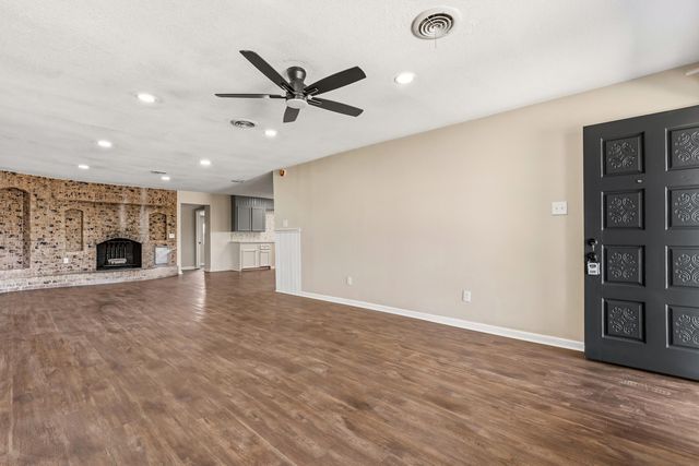 5015 16th Street, Lubbock, TX 79416