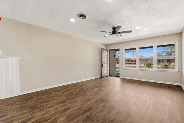 5015 16th Street, Lubbock, TX 79416