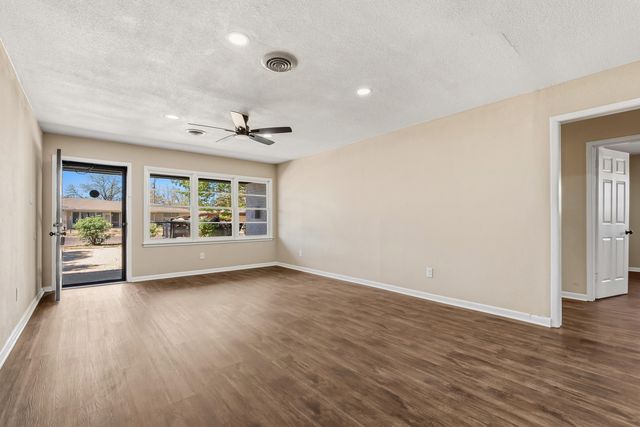 5015 16th Street, Lubbock, TX 79416