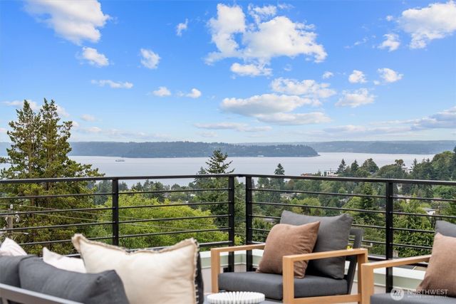 4049 44th Avenue SW, Seattle, WA 98116