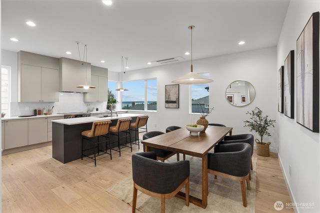 4049 44th Avenue SW, Seattle, WA 98116