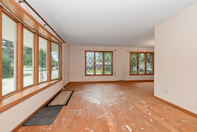 3928 N Cass Avenue, Westmont, IL 60559