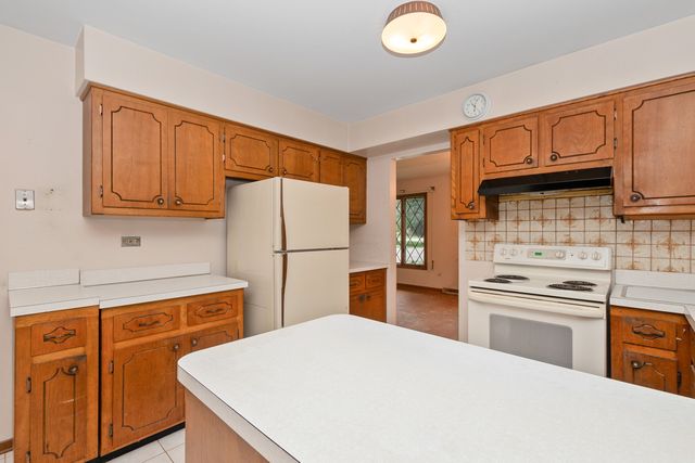 3928 N Cass Avenue, Westmont, IL 60559