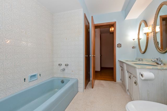 3928 N Cass Avenue, Westmont, IL 60559