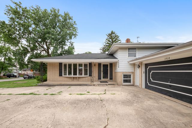 3928 N Cass Avenue, Westmont, IL 60559