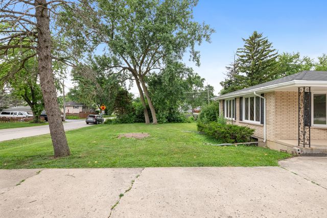 3928 N Cass Avenue, Westmont, IL 60559