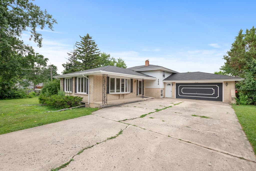 3928 N Cass Avenue, Westmont, IL 60559