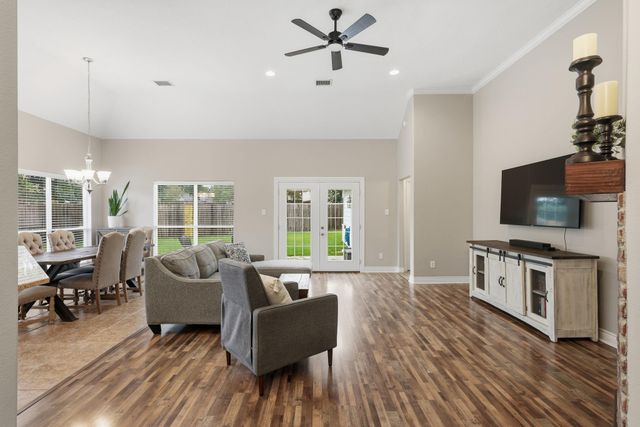 199 Kings Point Street, Conroe, TX 77356