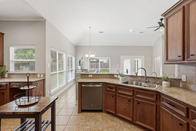 199 Kings Point Street, Conroe, TX 77356