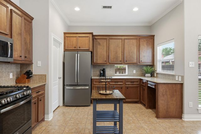 199 Kings Point Street, Conroe, TX 77356