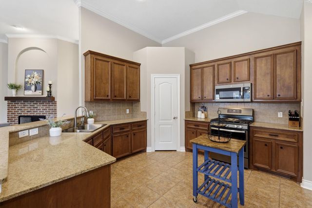 199 Kings Point Street, Conroe, TX 77356