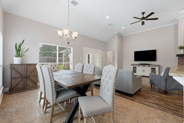 199 Kings Point Street, Conroe, TX 77356