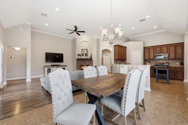 199 Kings Point Street, Conroe, TX 77356