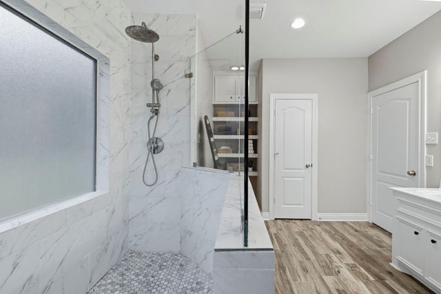 199 Kings Point Street, Conroe, TX 77356
