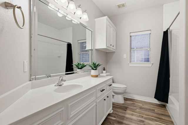199 Kings Point Street, Conroe, TX 77356