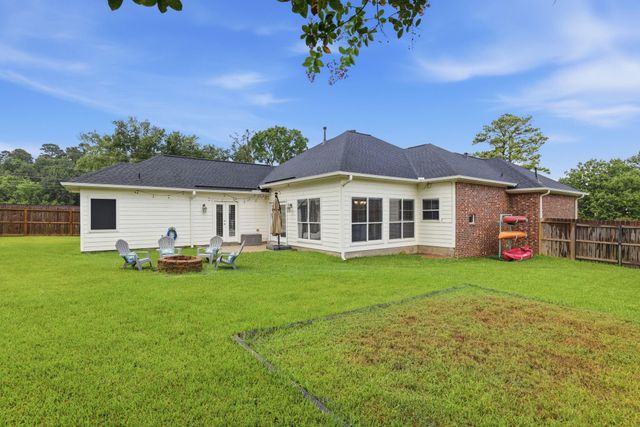 199 Kings Point Street, Conroe, TX 77356